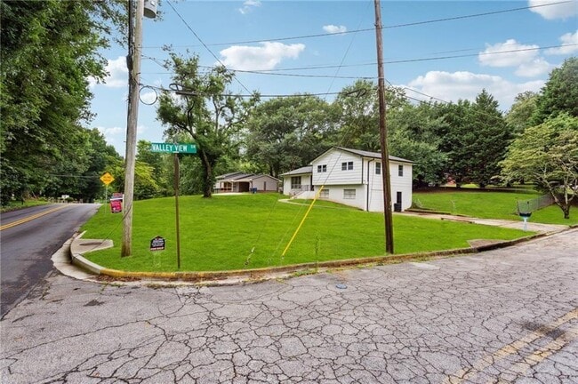 Building Photo - 2985 Dodson Dr