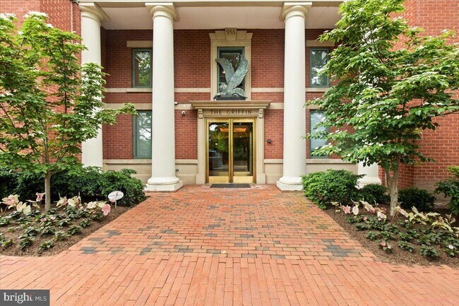 Building Photo - 955 26th Street NW Unit 106