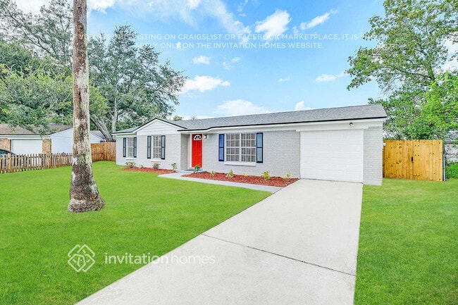 Building Photo - 8127 Kenwood Dr N