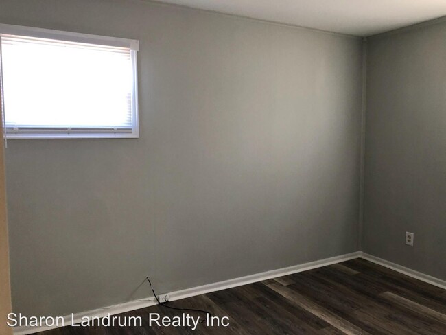 Building Photo - 3 br, 1 bath House - 230 Granvil Dr