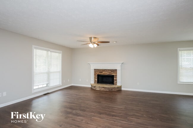 Building Photo - 6735 Lenore Ct