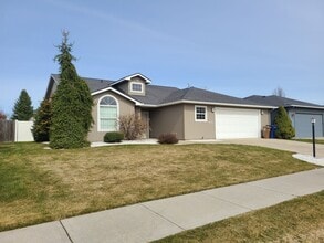 Building Photo - 1435 Weile Ct