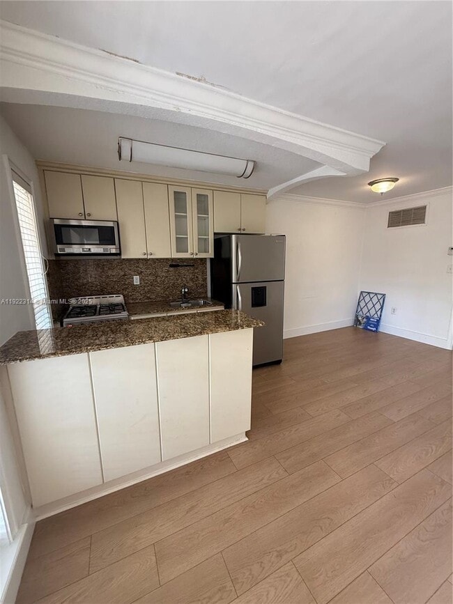 Foto del edificio - 3245 Virginia St