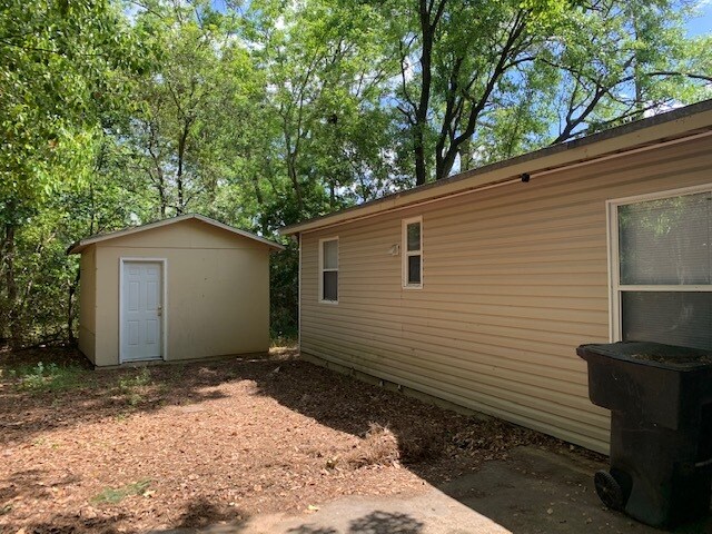 Building Photo - 1826 Pepper Dr
