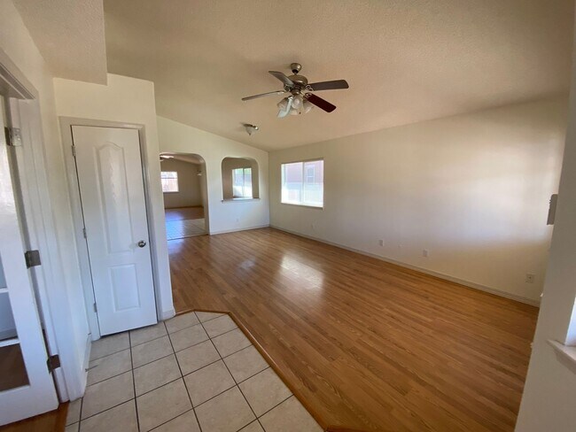 Building Photo - Eastside home for rent in The Tierras