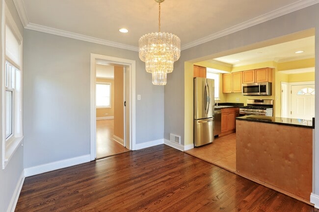 Building Photo - 5925 W Touhy Ave