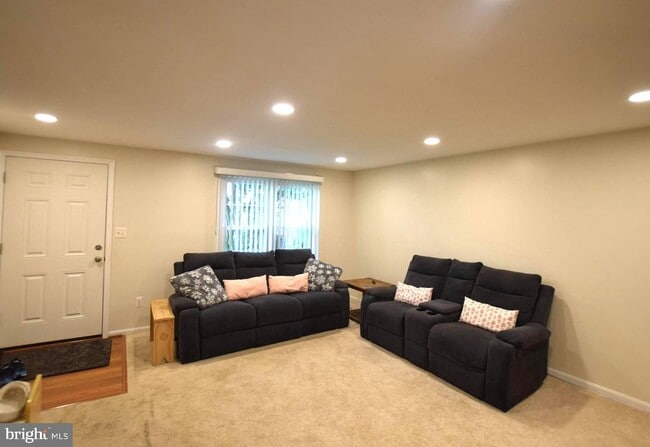 Building Photo - 6560 Lochleigh Ct
