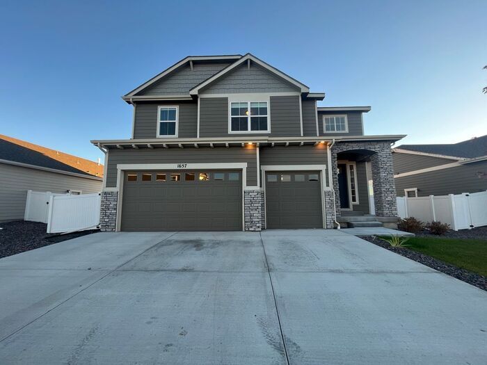 Primary Photo - Beautiful Newer Home in North Windsor