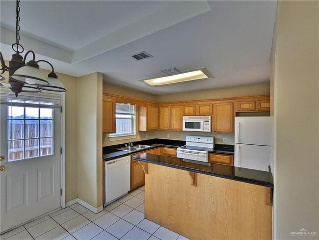 Building Photo - 12 Parkplace Ave