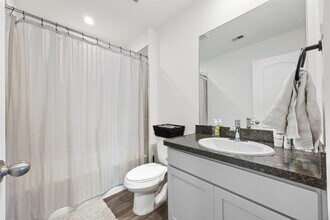 Building Photo - 5455 Desert Gln Dr