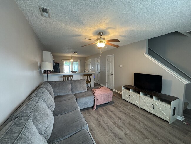 Foto del edificio - 5006 Banister Loop