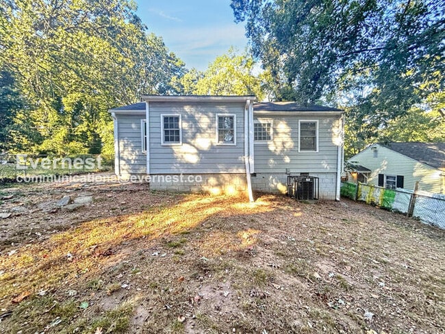 Building Photo - 2776 Palm Dr