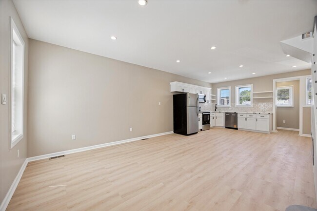 Foto del edificio - 6131 McMahon St