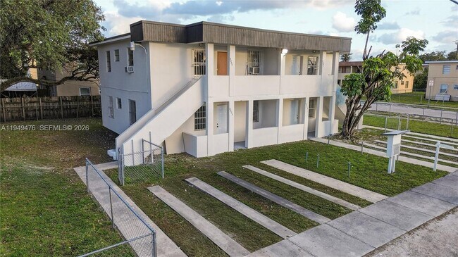 Foto del edificio - 4801 NW 33rd Ave