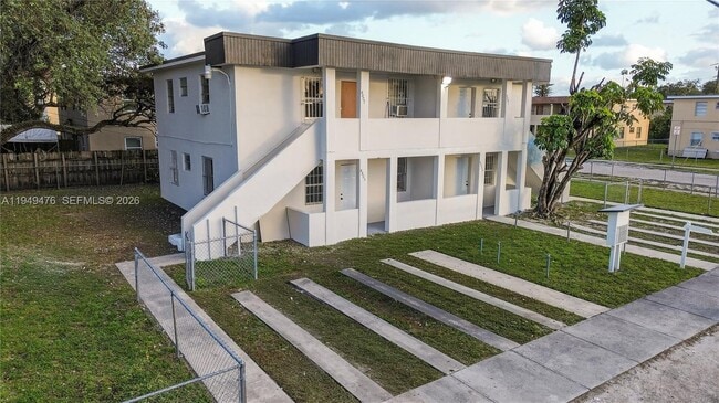 Foto del edificio - 4801 NW 33rd Ave