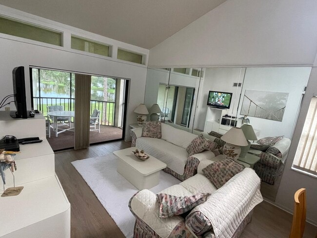 Building Photo - 202 Woodlake Wynde