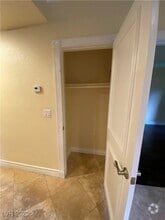 Building Photo - 220 E Flamingo Rd