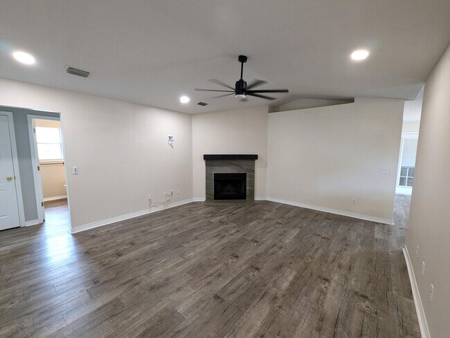 Foto del edificio - 8177 Torres St