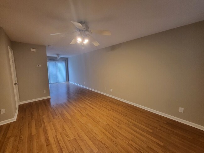 Building Photo - 624 Emerald Cove Dr