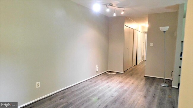 Building Photo - 11905F Tarragon Rd