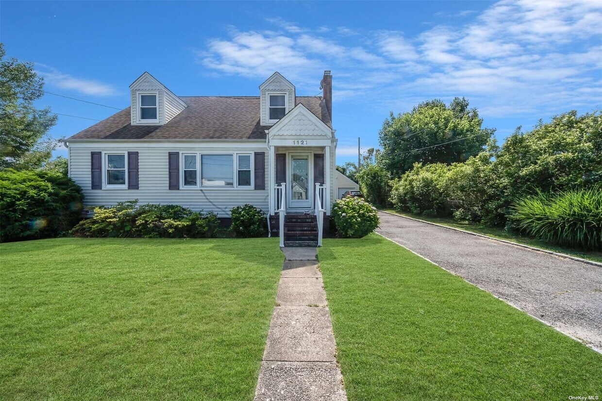 Primary Photo - 1121 Woodcrest Ave