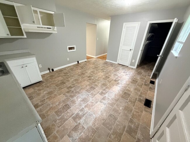 Building Photo - 1838 Balfour Dr