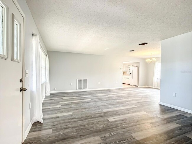 Building Photo - 5576 W Pine Cir