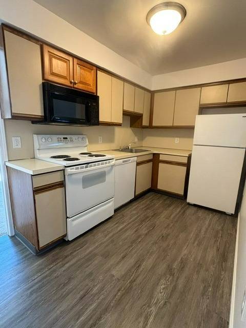 Foto del edificio - 3058 McDonald Ave