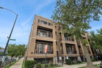 Building Photo - 1956 W Ohio St
