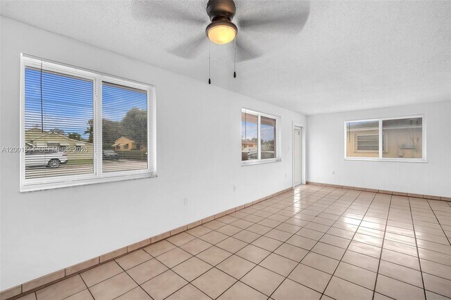 Foto del edificio - 535 NW 44th Ave