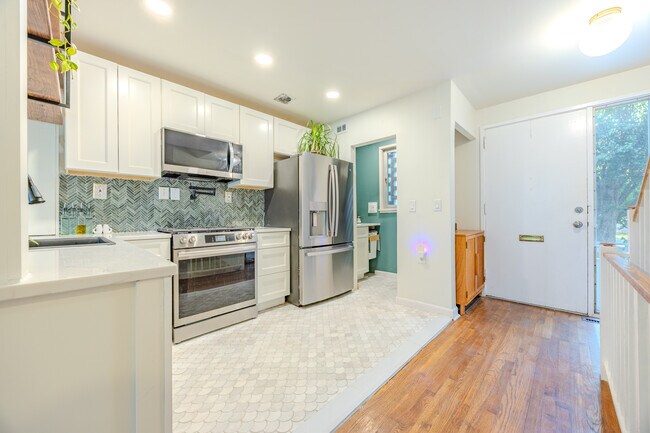 Building Photo - 257 G St SW