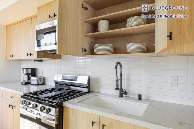 Building Photo - 611 N Virgil Ave