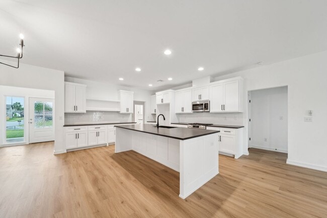 Building Photo - Spacious Home Minutes from Aspen Creek Elementary & Elam Park!