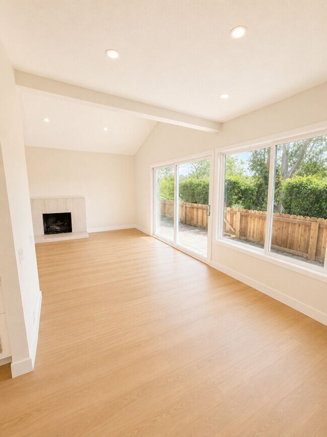 Foto del edificio - Beautifully Renovated 3BD/2BA Home in the Highly Desirable Pelican Way Community!