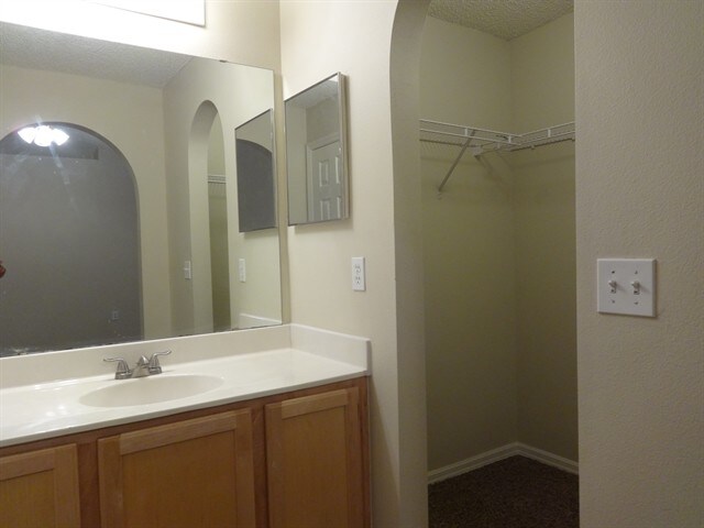 Building Photo - 2054 Majestic Pine Court NE