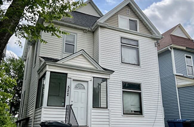 Building Photo - 522 12th Ave SE