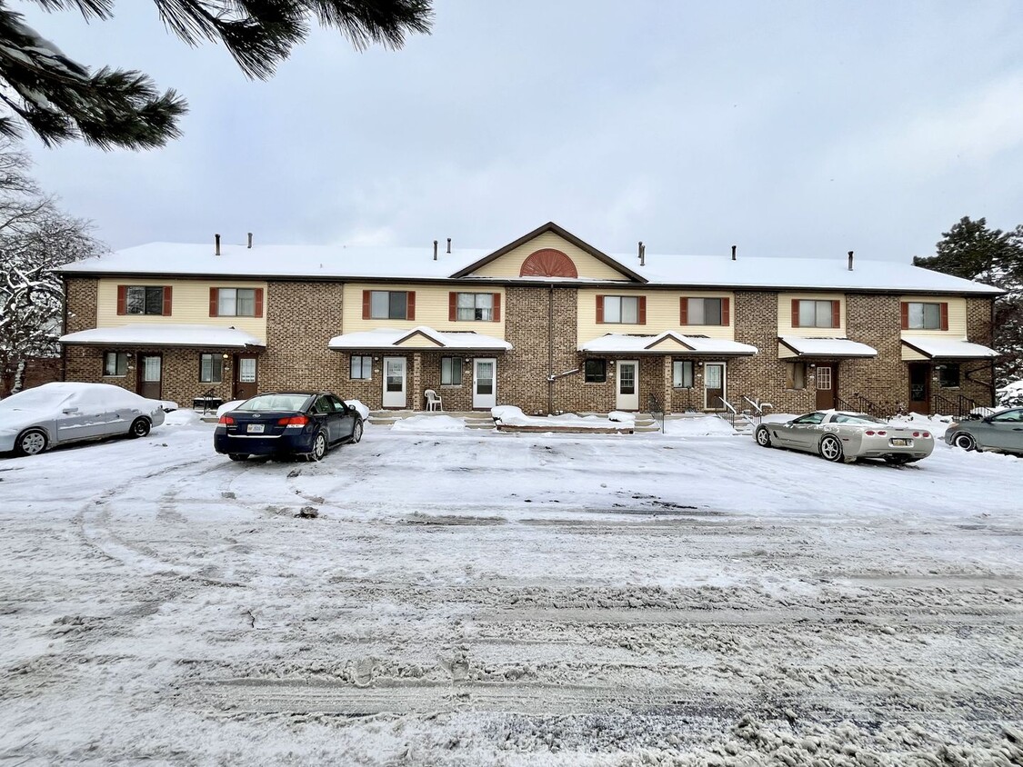 Primary Photo - Two Bedroom Townhouse in Southwest Grand R...
