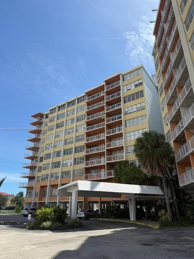 Foto del edificio - 2025 NE 164th St