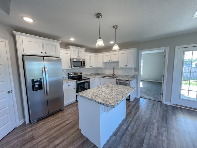 Foto del edificio - 7050 White Pine Ave