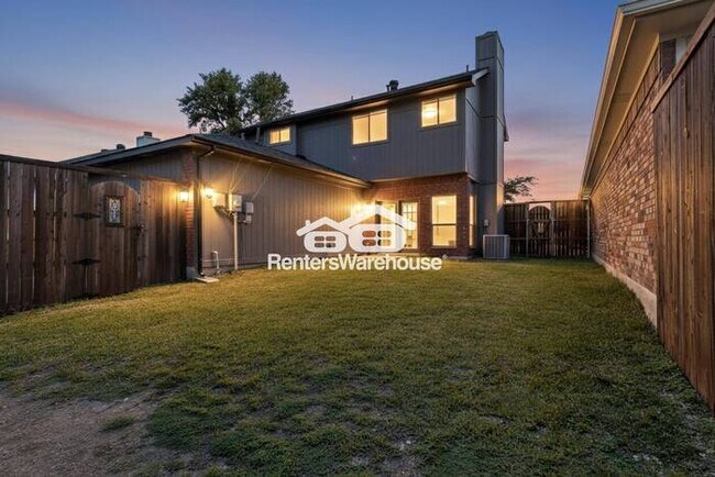 Foto del edificio - MOVE IN READY Rare Carrollton Home