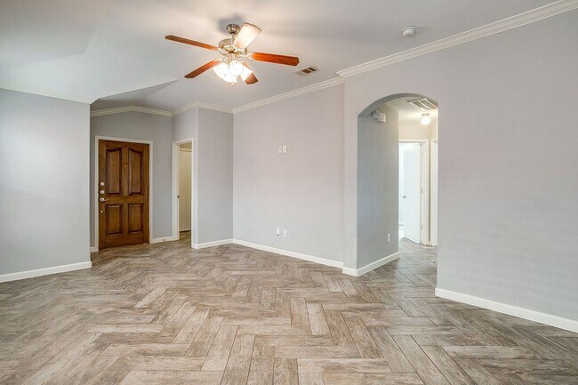 Building Photo - Amazing Rental Home- 3 Bed, 2 Bath Home in...