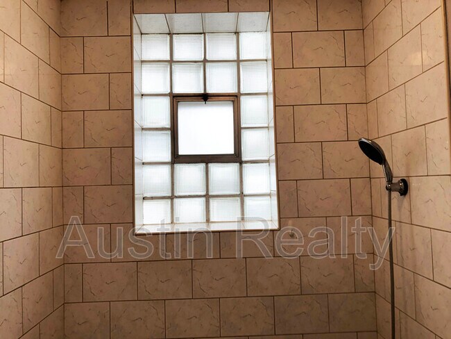 Foto del edificio - 5243 Bancroft Ave