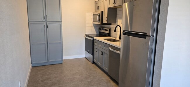 Foto del edificio - Newly Remodeled Single Story 2-Bed 1-Bath Apartment