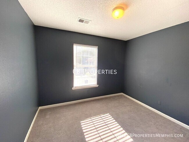 Building Photo - 4858 Royal Run Dr