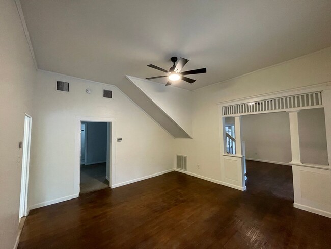 Building Photo - AVAILABLE FOR FALL!!! Amazing 2 Bedroom Ho...