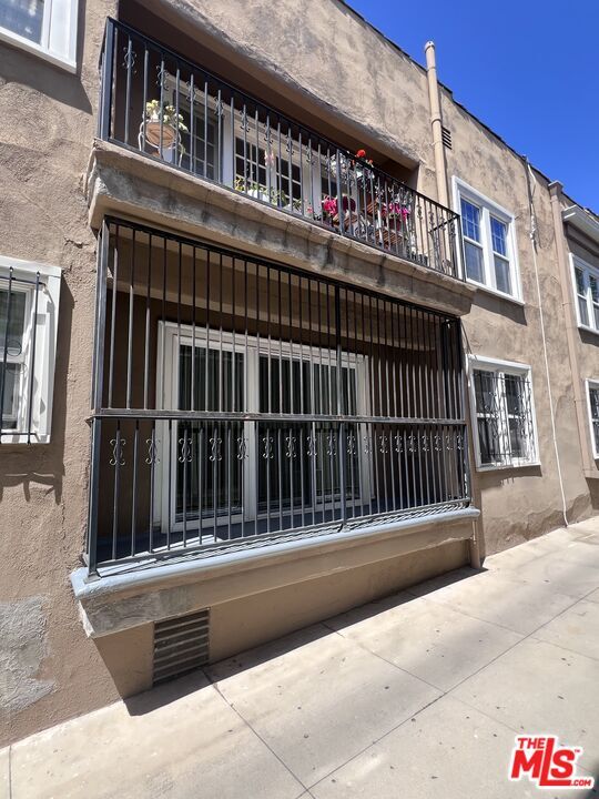 Building Photo - 247 S Catalina St