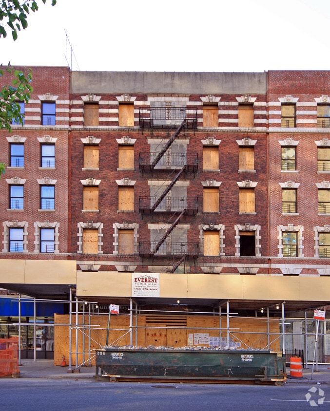 Building Photo - 2427 Apartments