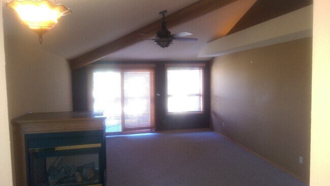 Foto del edificio - Three Bedroom Condo for rent!