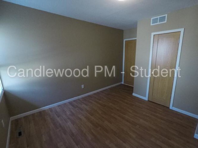 Foto del edificio - 1609 Briggs St