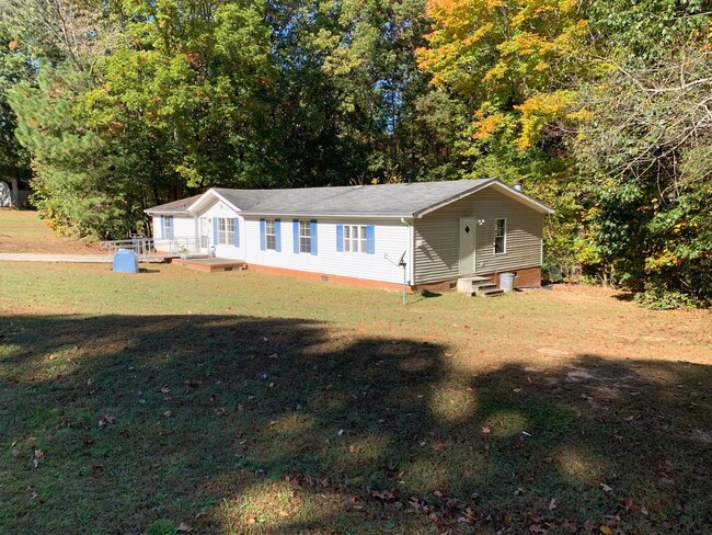 Building Photo - 3 Bedroom 2 Bath Home